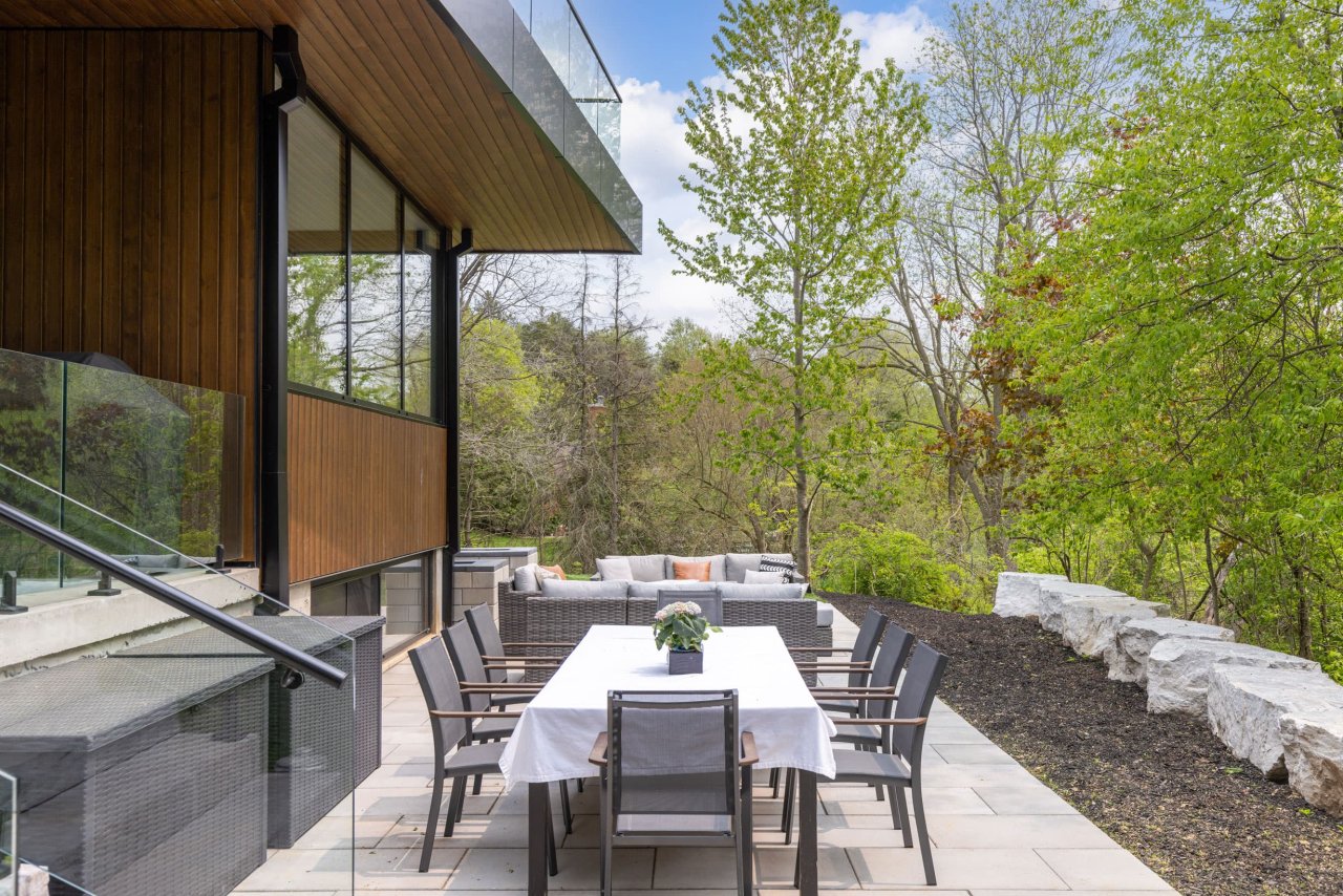 Back yard interlock patio and dining area.